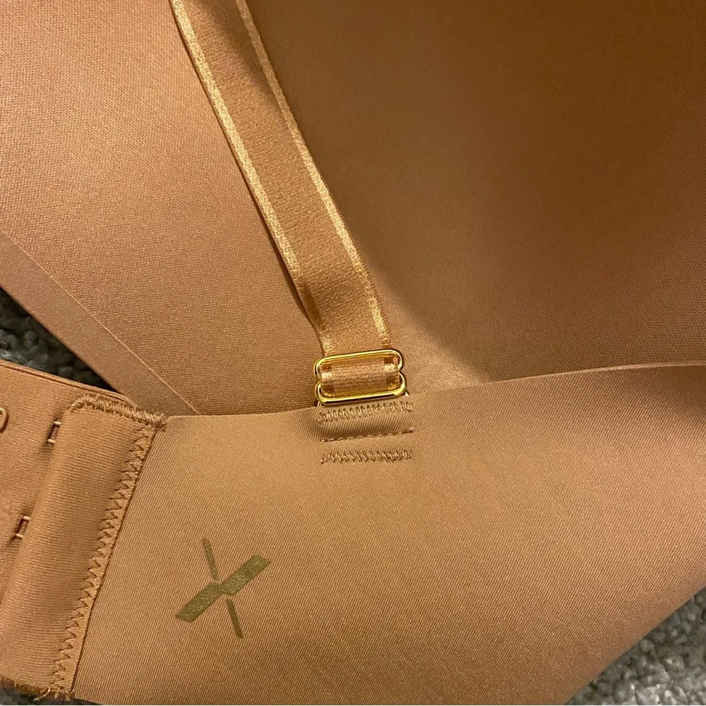 Knix Bra Women’s 6+ Tan Contour Plunging Neckline Molded Foam Cups Adjustable - Picture 4 of 7